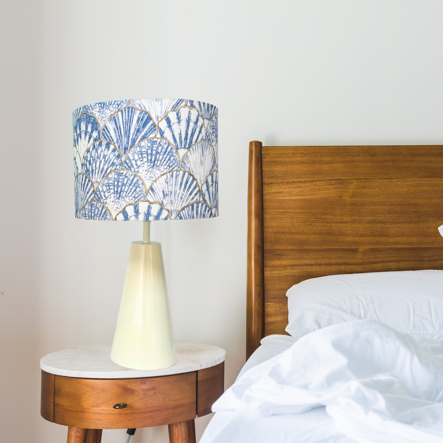 Shells - Cone Ivory Table lamp