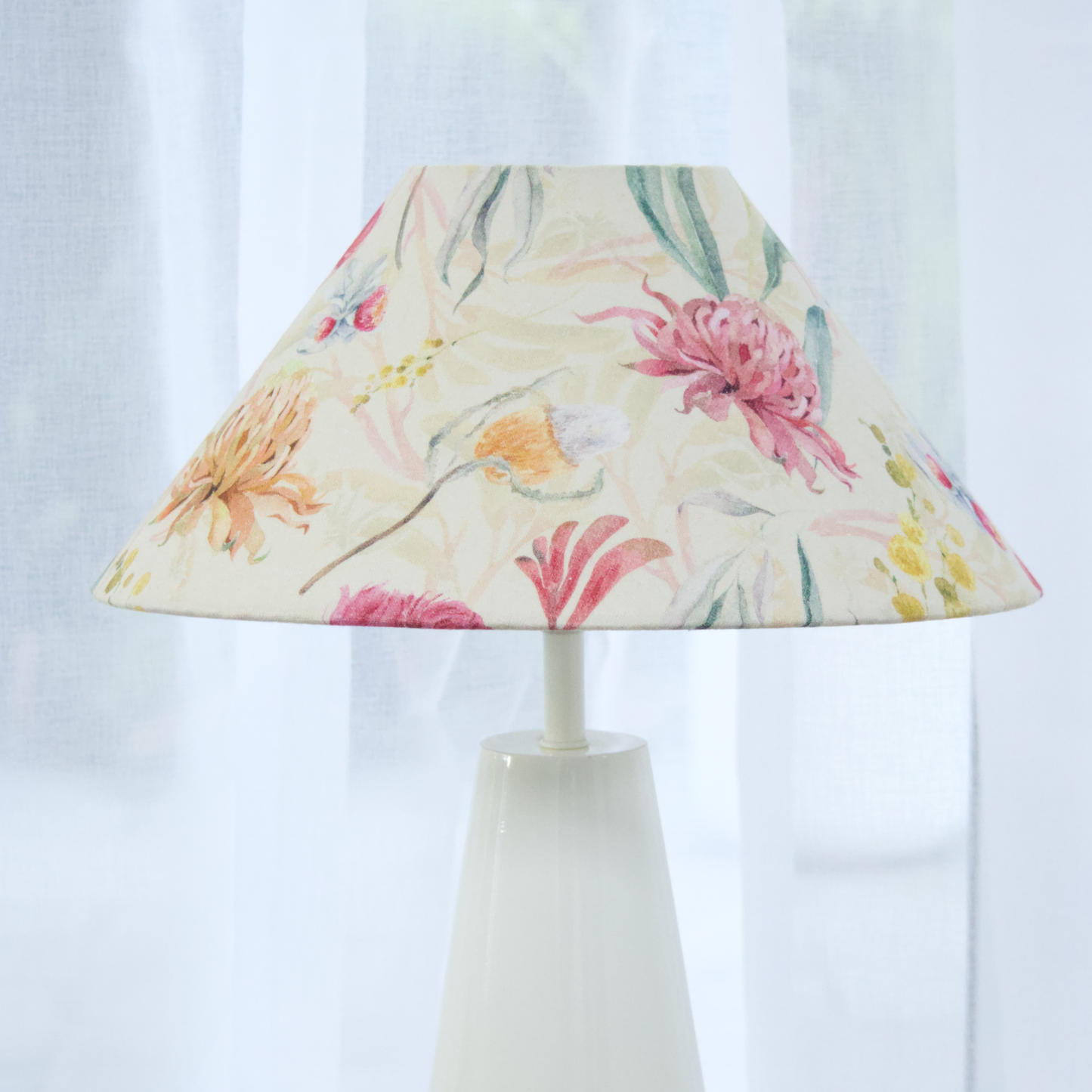 Australian Garden- Cone Ivory Table lamp