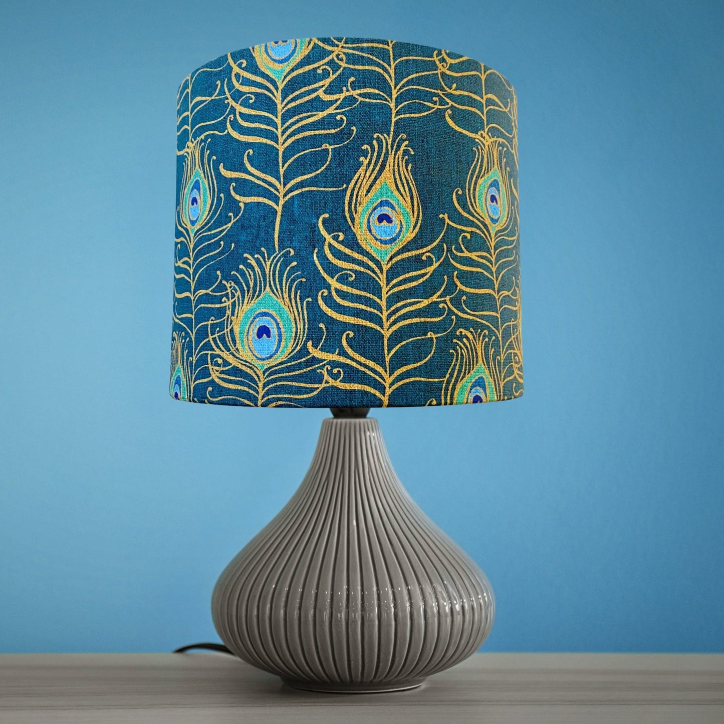 Peacock feathers lampshade image 4