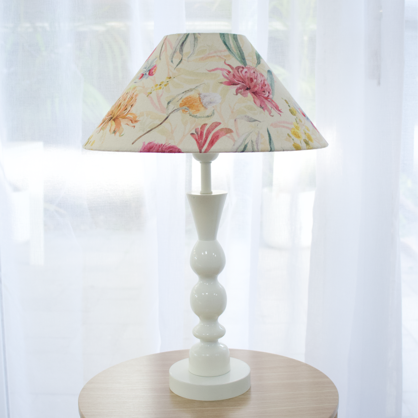 Australian flowers - Brighton Ivory Table lamp